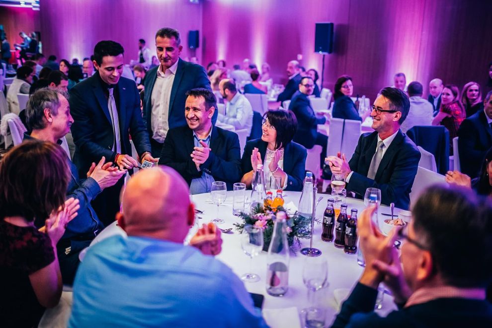 Nem csak gyerekeknek: ezért népszerű ma is a modern bűvész előadás